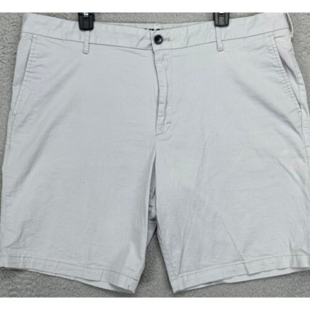 Izod Shorts Mens 40 Light Grey Khakis Flat Front‎ Stretch Pockets Casual Outdoor